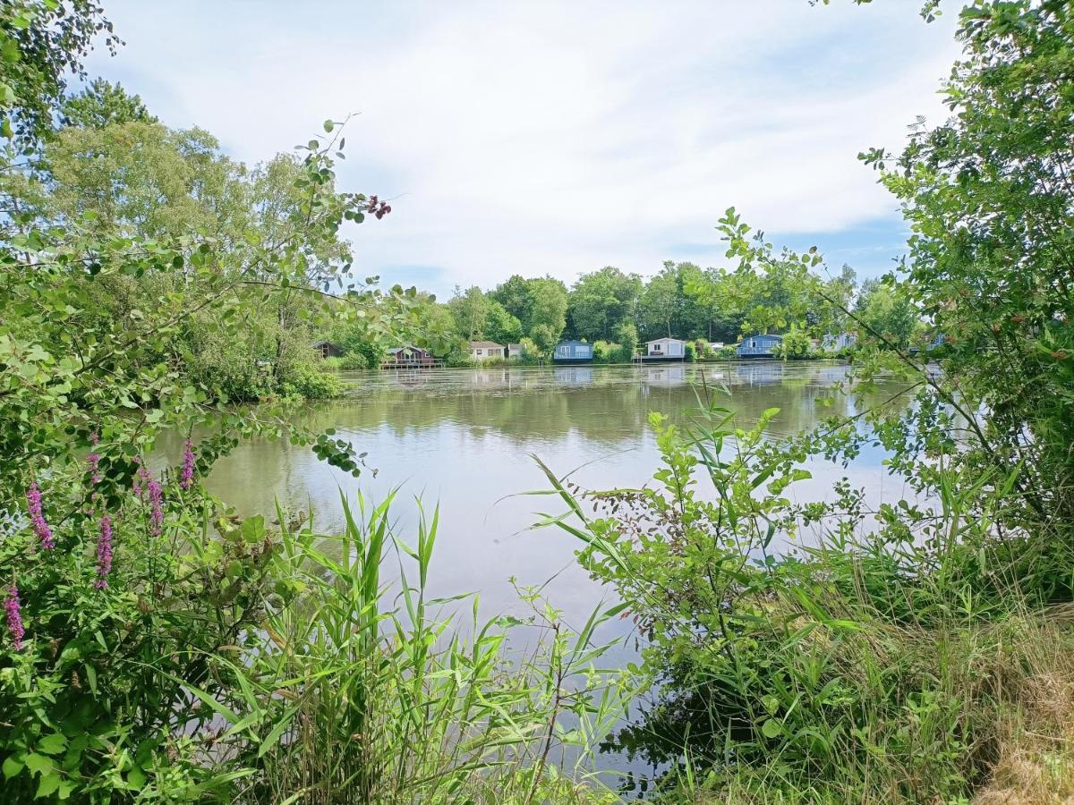 4P Chalet Tolve Met 4 Fietsen Vlakbij Natuurgebieden Drents Friese Wold, Fochteloerveen En Gevangenisdorp Veenhuizen Oosterwolde  المظهر الخارجي الصورة