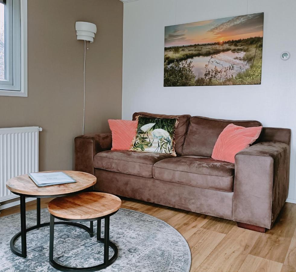 4P Chalet Tolve Met 4 Fietsen Vlakbij Natuurgebieden Drents Friese Wold, Fochteloerveen En Gevangenisdorp Veenhuizen Oosterwolde  المظهر الخارجي الصورة